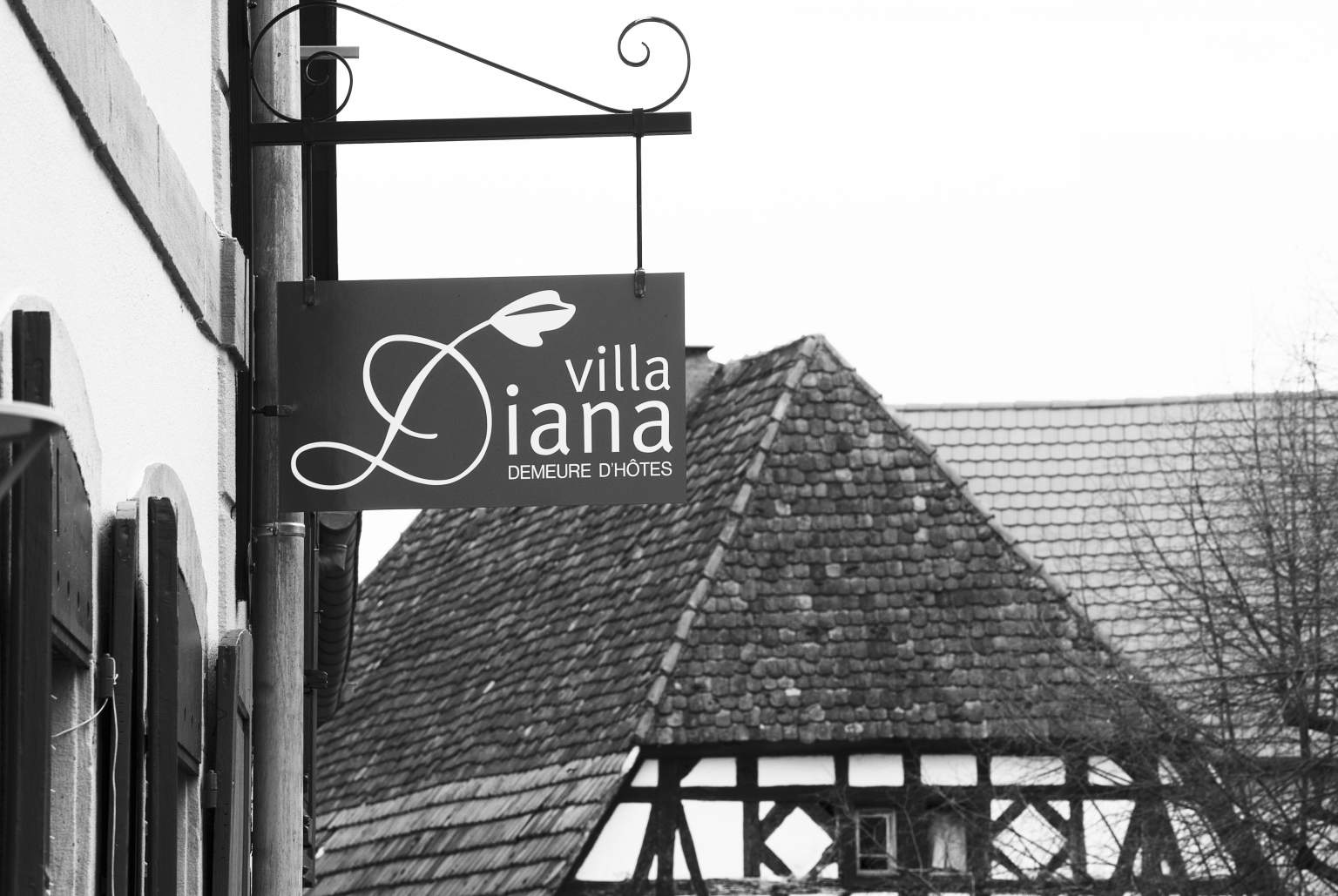 Vue extérieure de nuit de l'hôtel Diana à Molsheim